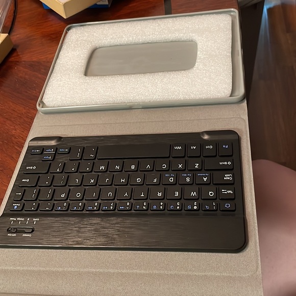 Wireless keyboard and case - Picture 4 of 9